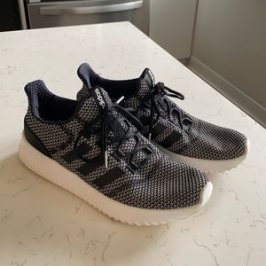 Women’s cloud foam adidas running shoes - like new